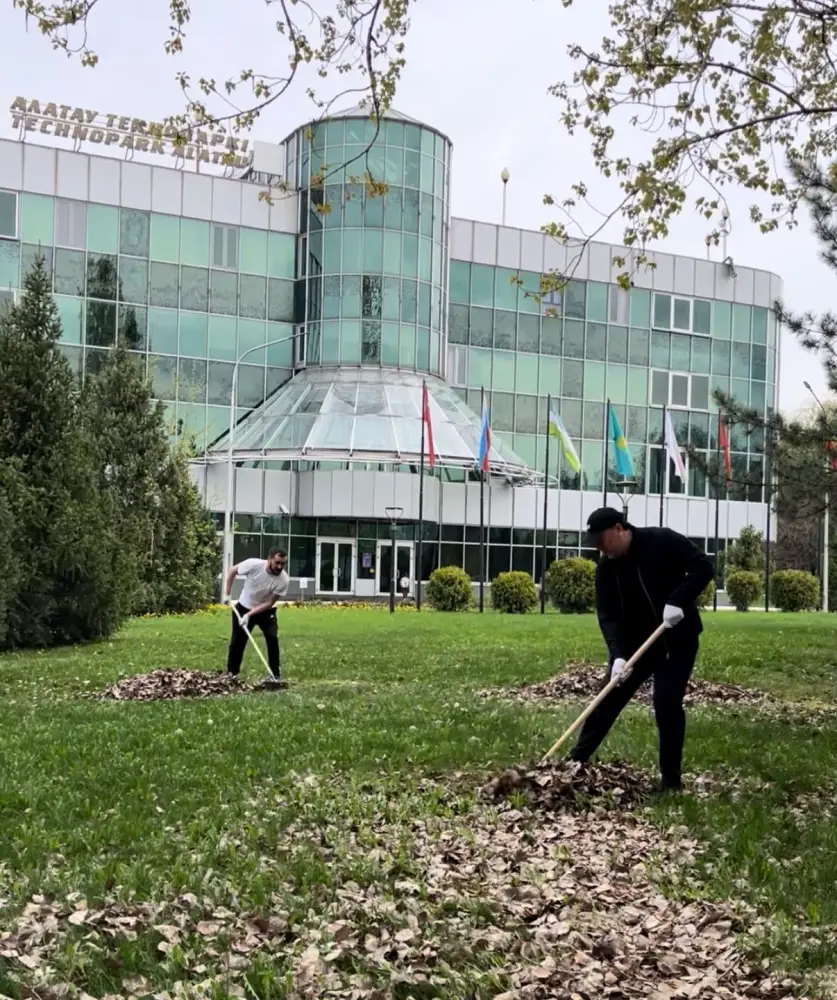 Бизнес за чистый город: СЭЗ ПИТ Алатау вышли на субботник в Алматы (2)