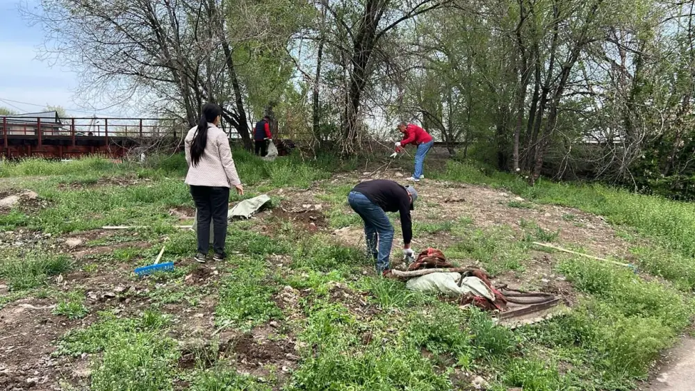 Сотрудники Eco Almaty успешно очистили Жетысуский район от более чем 25 кубометров мусора Астане