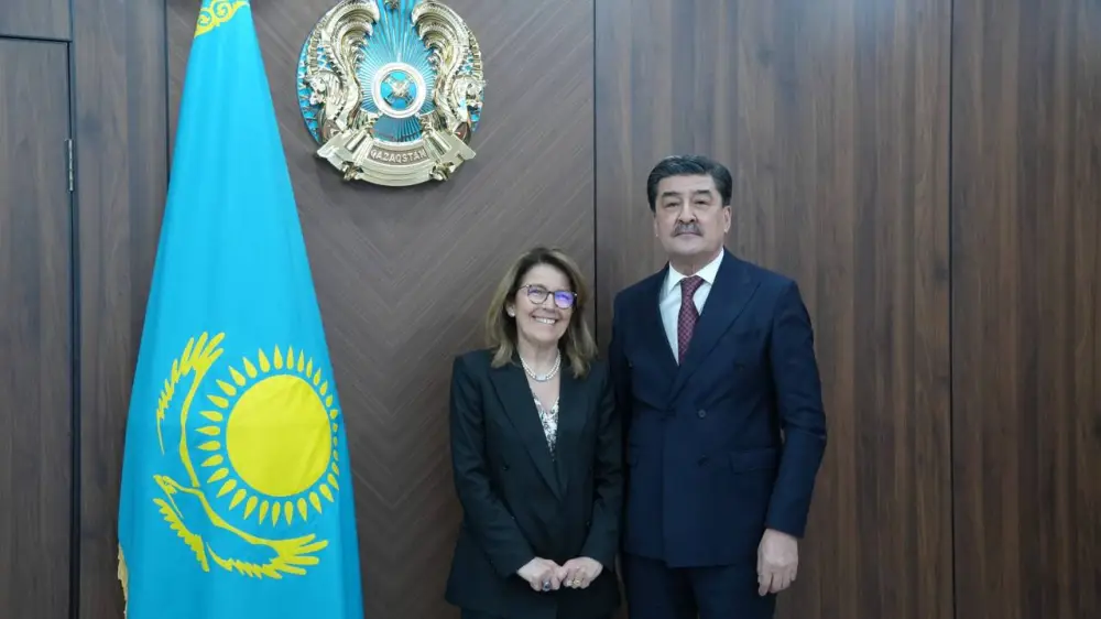 Министр экологии Е.Н. Нысанбаев встретился с Заместителем Генерального секретаря ОЭСР Ф. Лапекорелла (8)