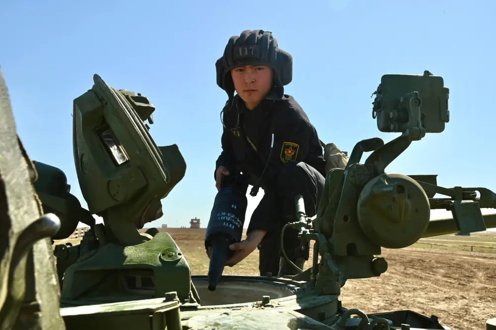 Главком Сухопутных войск продемонстрировал уверенное владение танковым вооружением (4)
