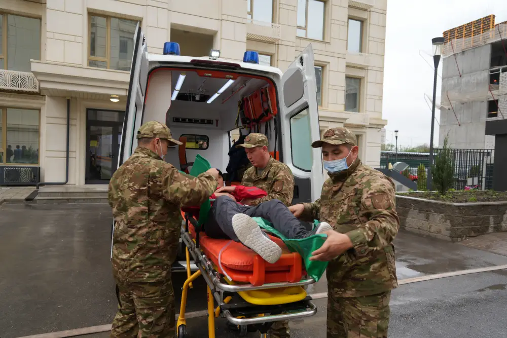 В Шымкенте отработали тушение условного пожара в 25-этажном доме (4)