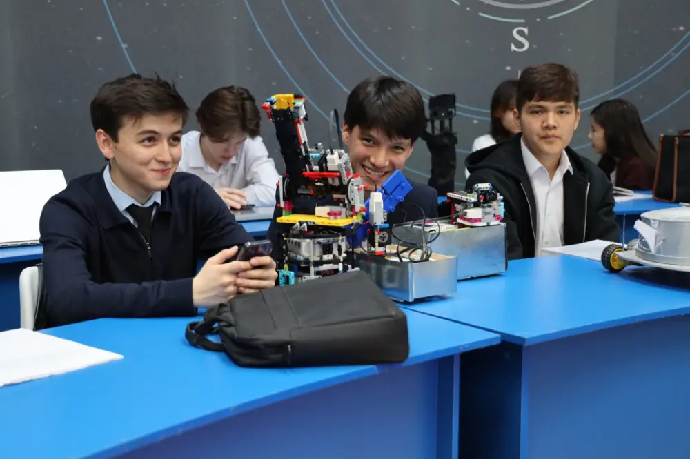 Космические старшеклассники: к звёздам через наноспутники! Астане