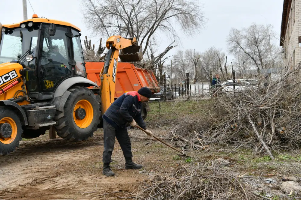 Таза Қазақстан: около 40 тысяч актюбинцев приняли участие в субботниках (5)