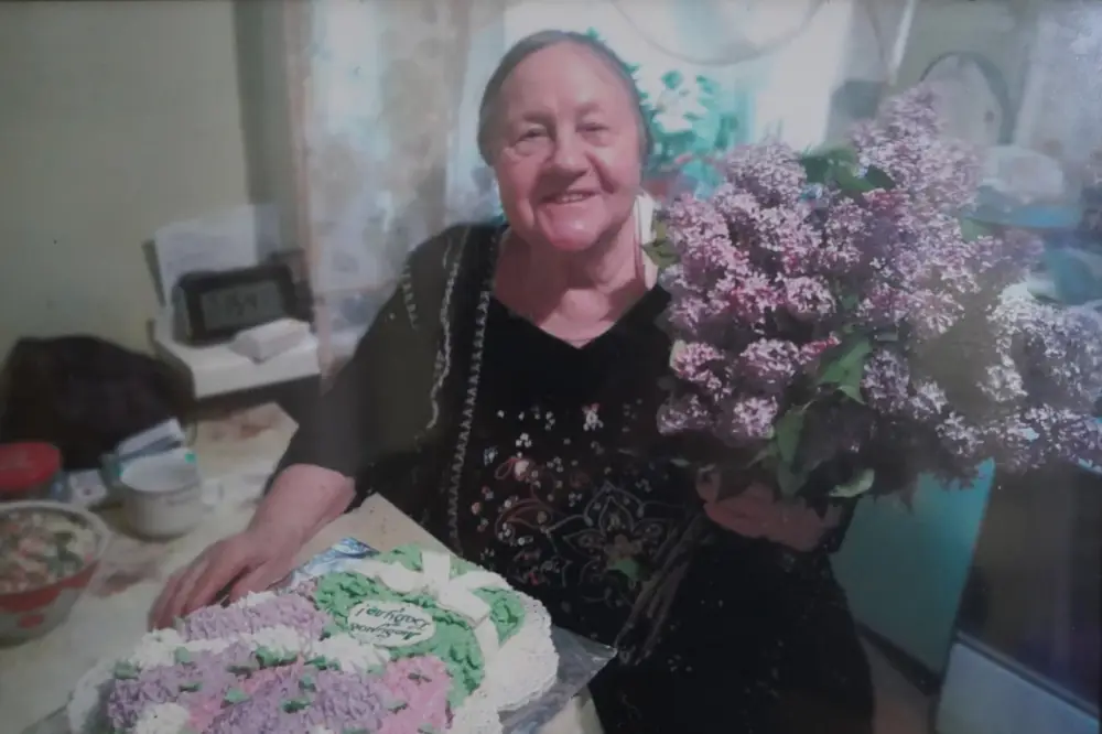 В Алматы военнослужащие поздравили фронтового связиста Любовь Горковскую (3)