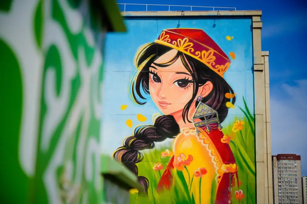 Новый мурал появился на фасаде одного из зданий в Астане (2)