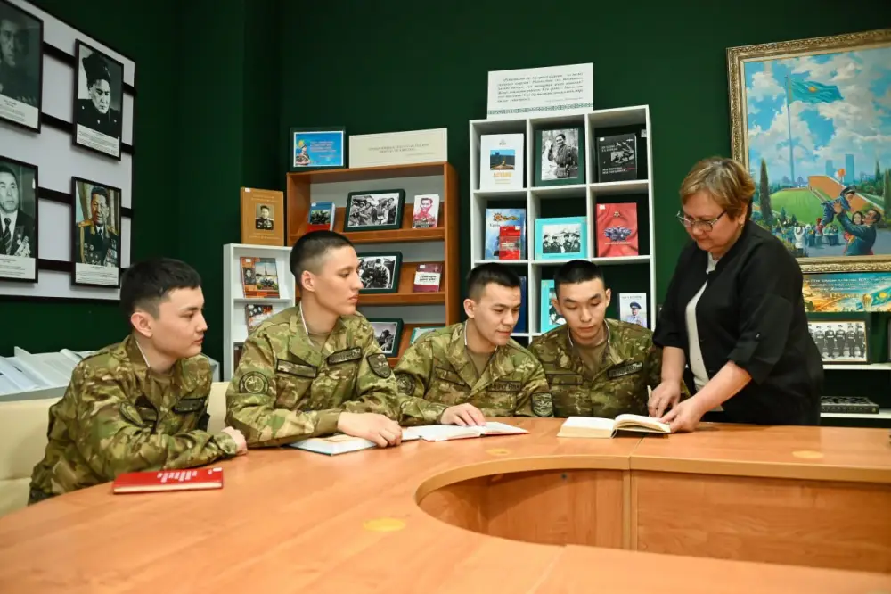 Солдат должен прочесть не менее 5 книг за службу: в Вооруженных силах отмечают Национальный день книги (4)