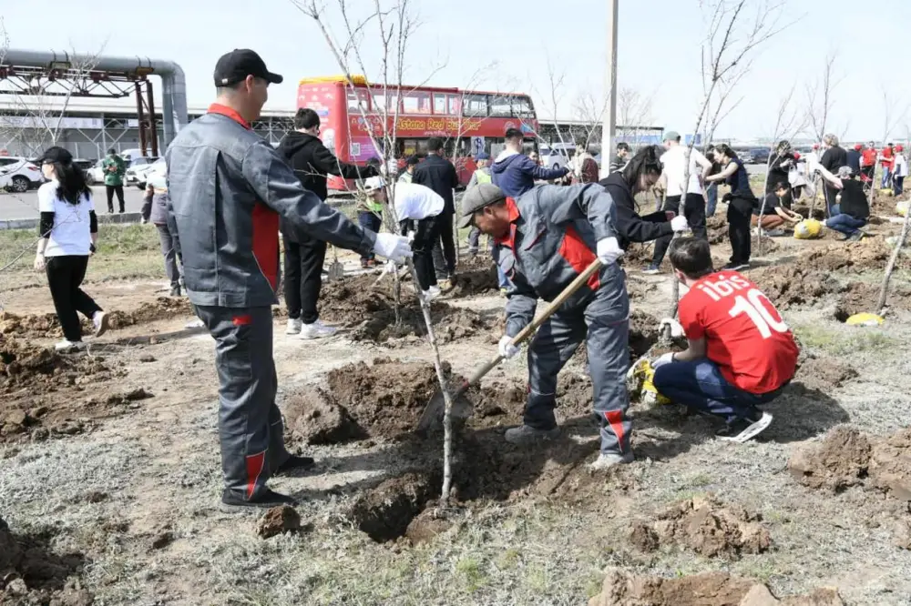 Субботник в Индустриальном парке: высадка деревьев Астане