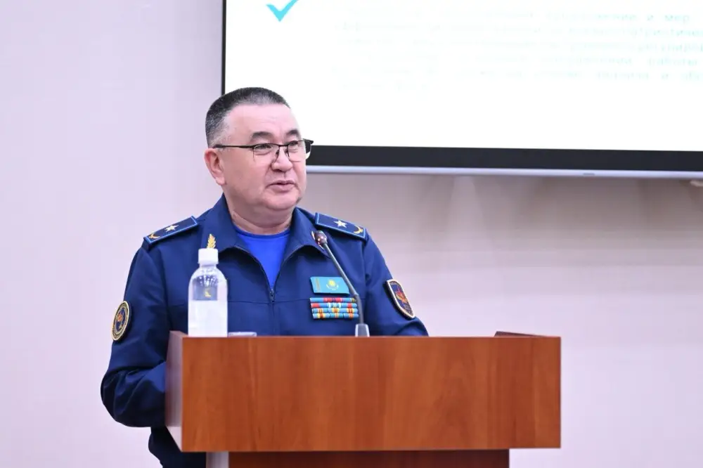 Замминистра обороны представил в Мажилисе обновленную систему допризывной подготовки молодежи (5)