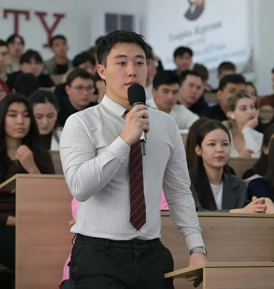 Аким области Асаин Байханов посетил Павлодарский педагогический университет им. Ә. Марғұлана, где встретился со студентами и профессорско-преподавательским составом вуза (10)