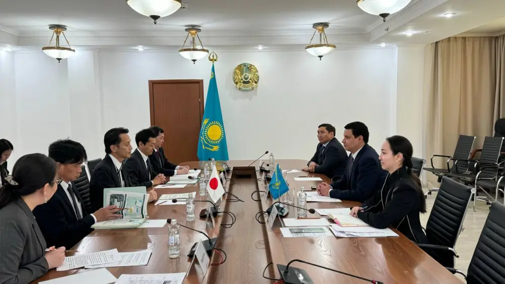 Встреча вице-министра экологии и природных ресурсов Республики Казахстан М.Т. Ошурбаева с заместителем министра по глобальным вопросам экологии Японии Дои Кэнтаро (3)