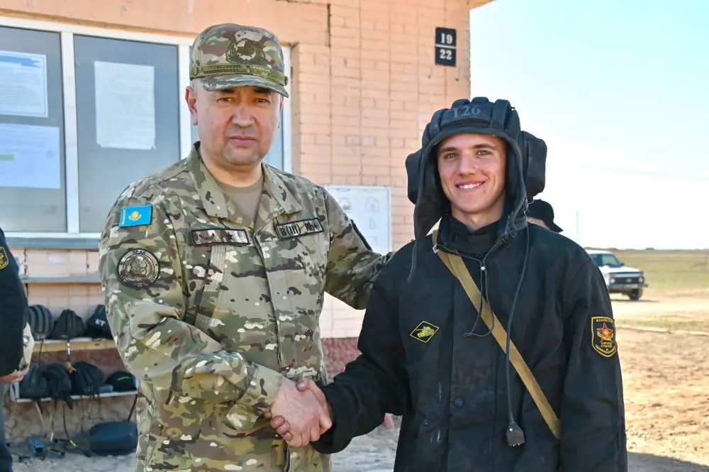 Главком Сухопутных войск продемонстрировал уверенное владение танковым вооружением (2)