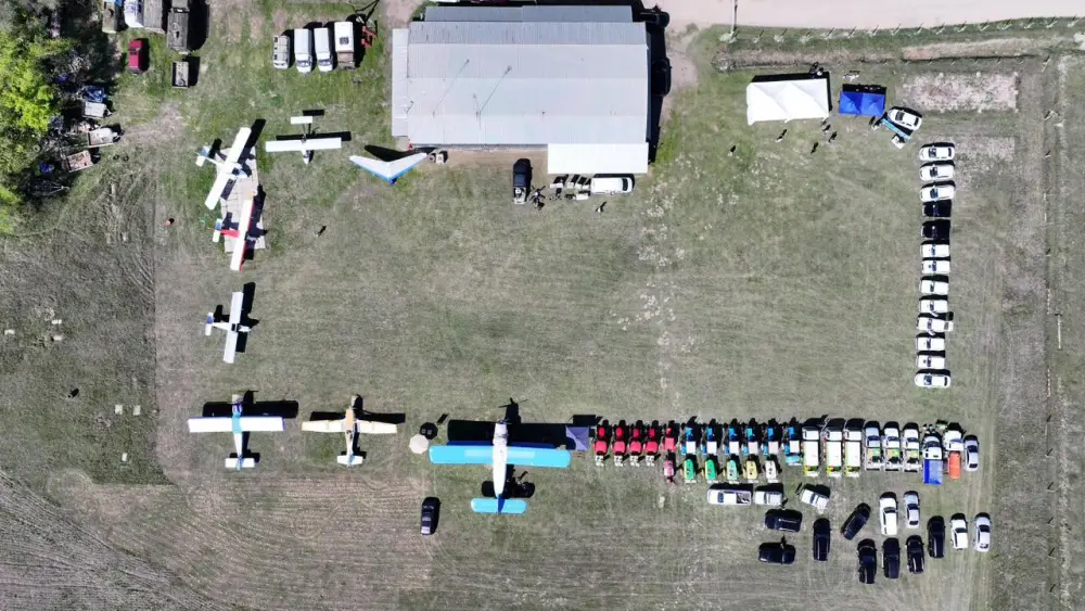 В южных регионах Казахстана приступают к защитным мероприятиям против саранчовых (4)