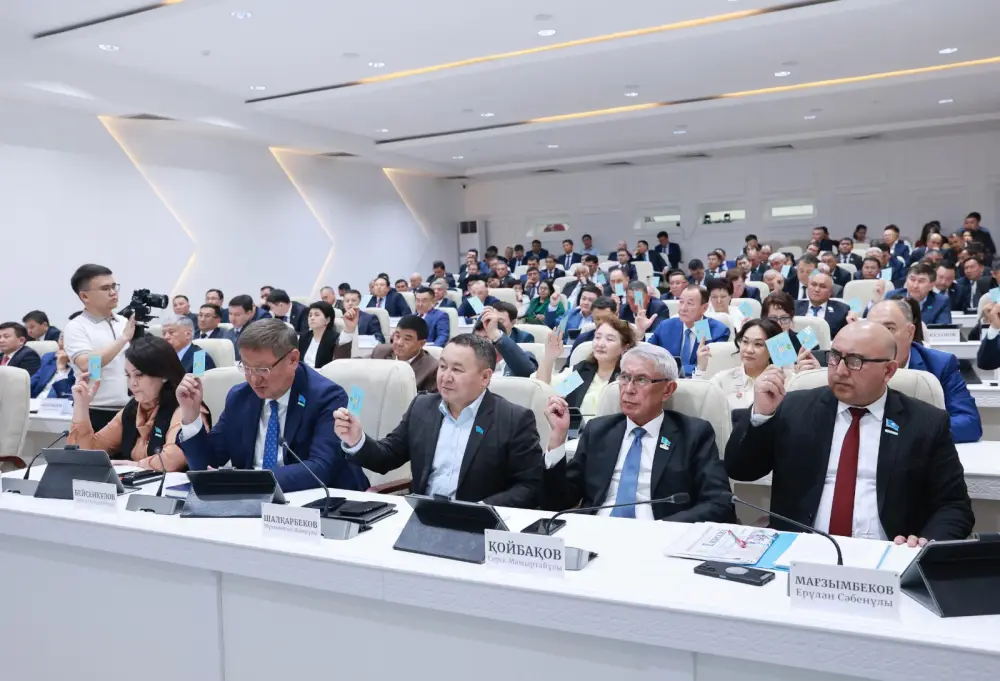 Ербол Карашукеев: мост между обществом и социальной поддержкой на сессии маслихата Астане