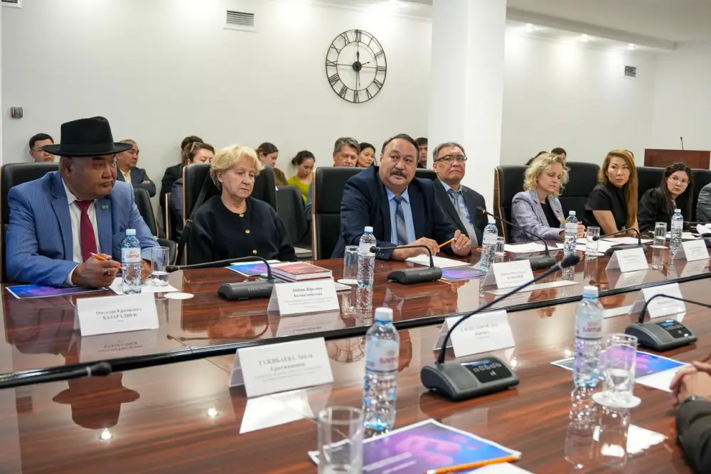 В Министерстве юстиции состоялся круглый стол по актуальным вопросам коллективного управления правами (3)