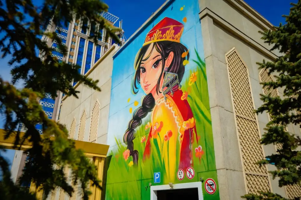 Новый мурал появился на фасаде одного из зданий в Астане (4)