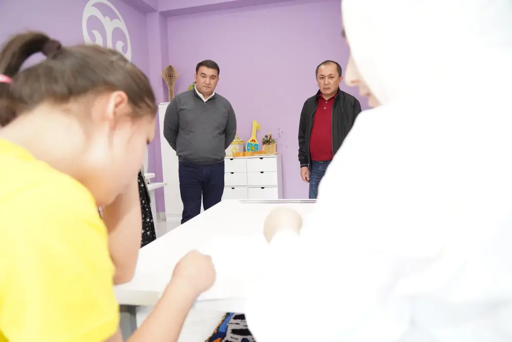 Посещение Нуралхана Кушерова реабилитационного центра «Ainala» в Сарыагаше: акцент на поддержке детей с особыми потребностями Астане