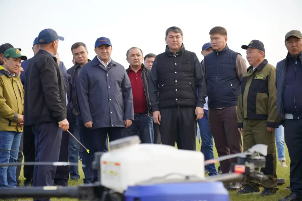 В ТУРКЕСТАНСКОЙ ОБЛАСТИ УСИЛИЛИ БОРЬБУ С САРАНЧОЙ (2)