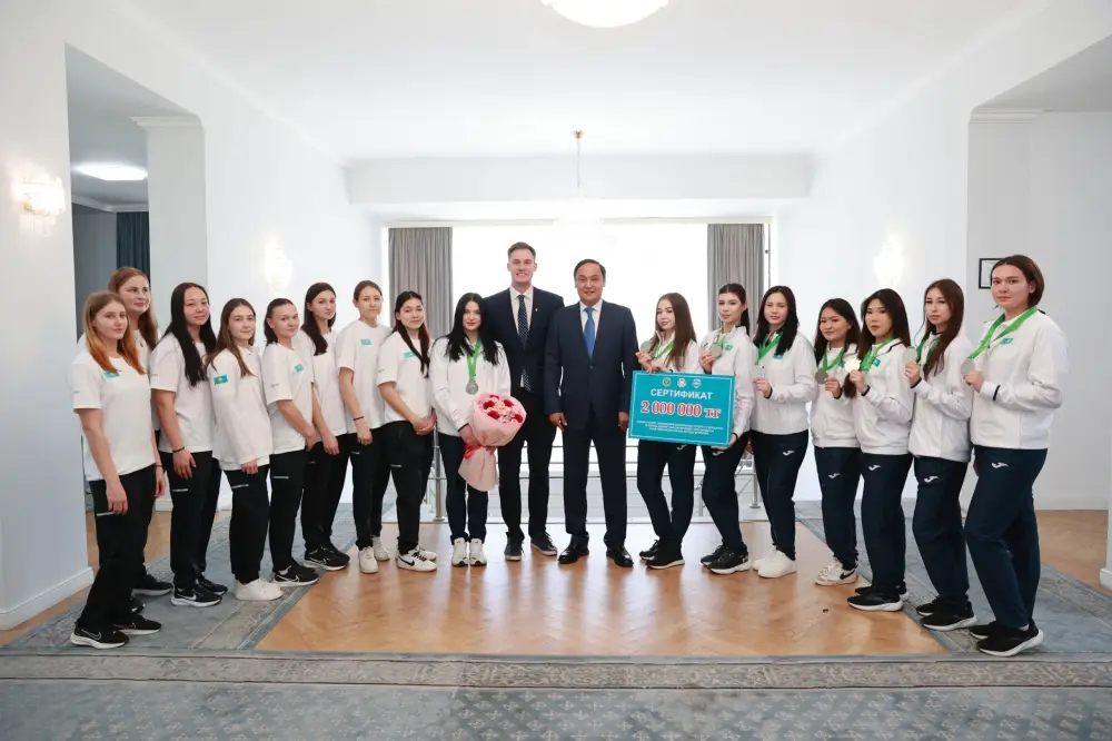 Ербол Карашукеев встретился с жамбылскими ватерполистами (10)