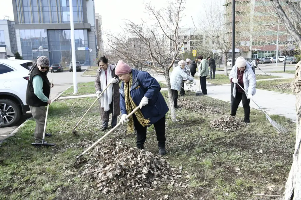 Сотрудники Столичного цирка Астаны активно участвуют в экологической акции «Таза Қазақстан» Астане