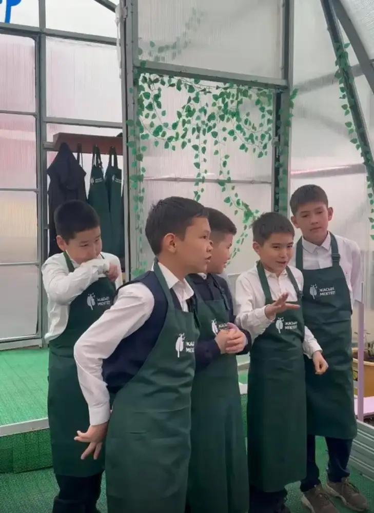 Новый формат экологического воспитания школьников в Астане: необычный классный час прошел в теплице (2)