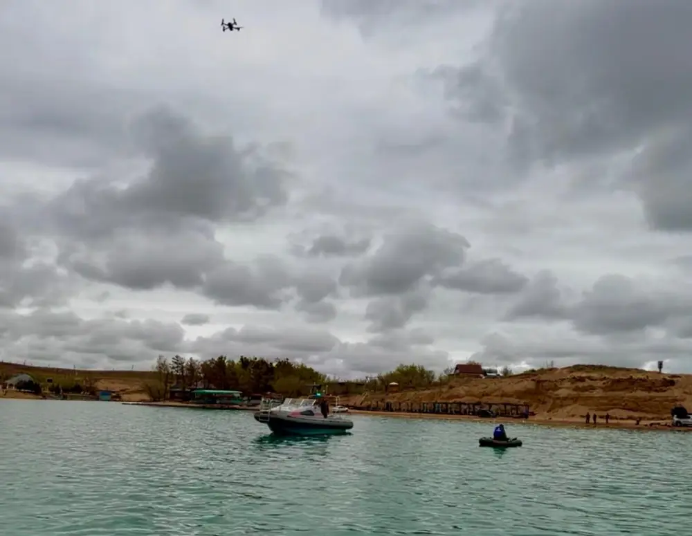 Спасатели МЧС патрулируют на акватории Капчагайского водохранилища (7)