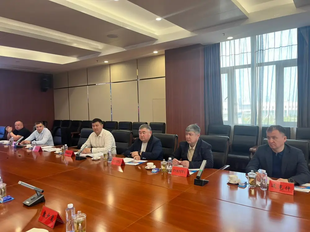 Казахстанская делегация на заводе XCMG в Сюйчжоу Астане