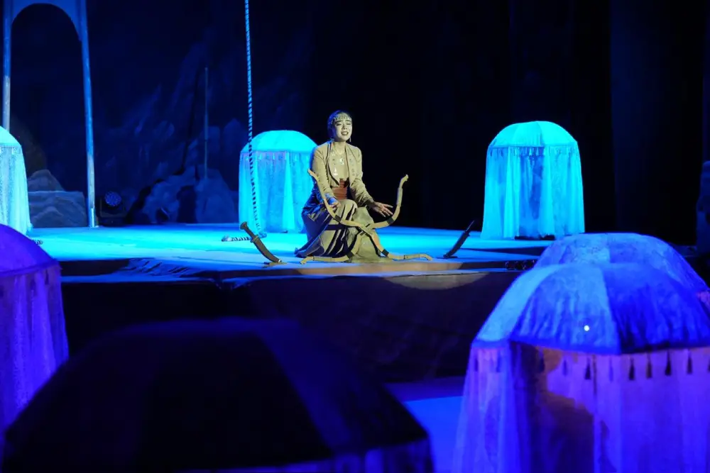 Аида Балаева ознакомилась с работой театра «Жастар» в Шымкенте (4)