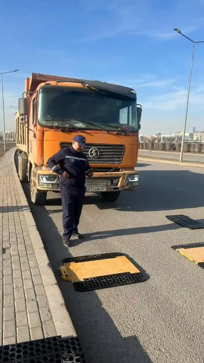 В Астане введен новый контроль за движением тяжеловесного автотранспорта с целью повышения безопасности Астане