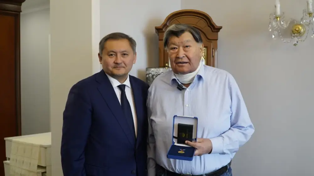 Награждение Кайрата Кадыржанова: новый этап в развитии ядерной физики и радиационной безопасности Казахстана Астане