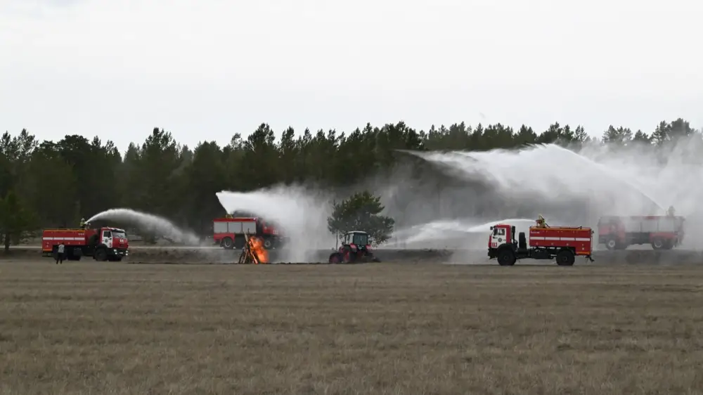 В области Абай проведены учения по тушению условного лесного пожара с применением современных технологий (7)