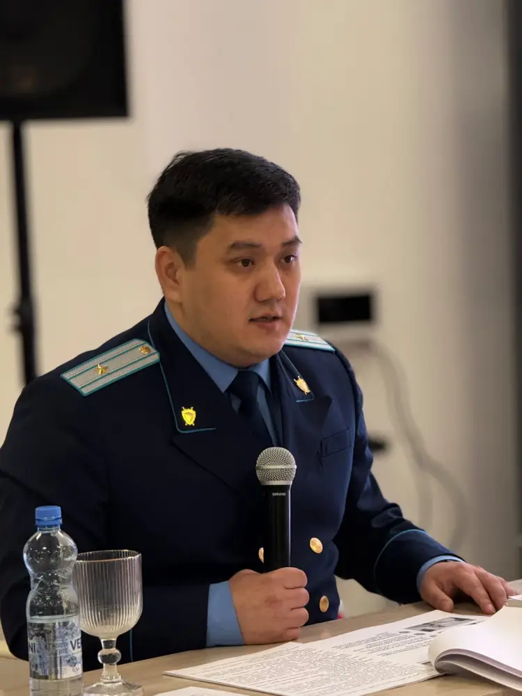 «Закон и порядок»: в Астане прокуроры провели встречу со школьниками (3)