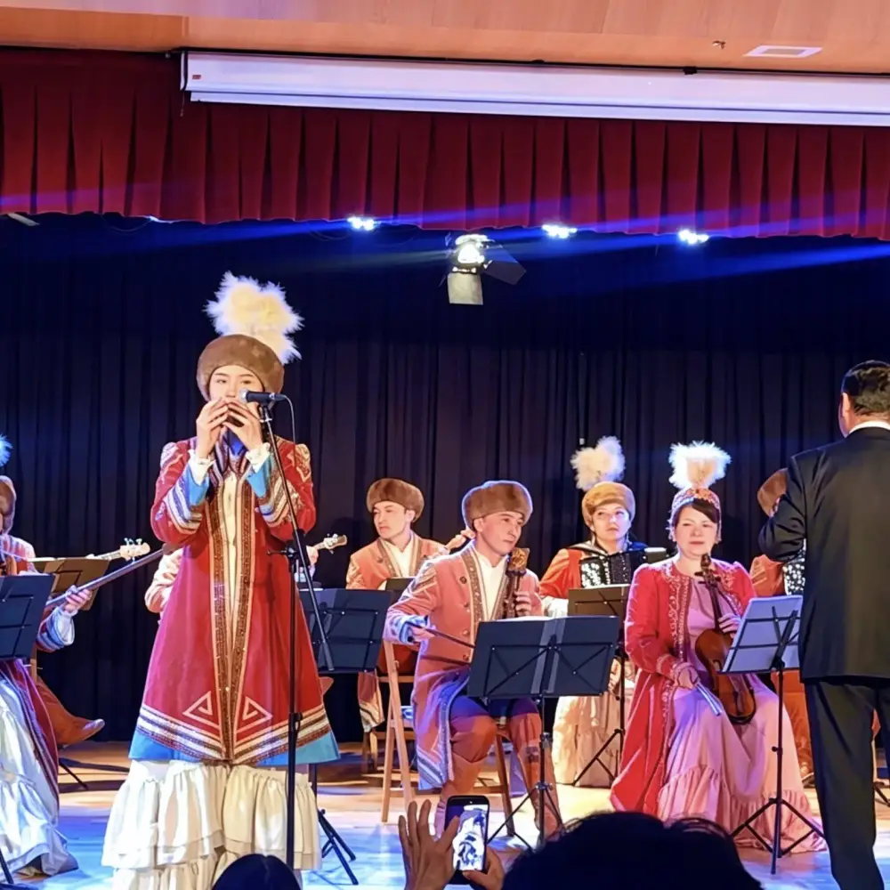 Казахский ансамбль выступил в Париже и Мадриде Астане