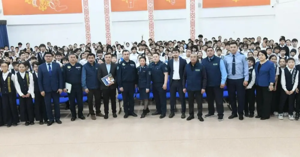 В Астане полицейские провели урок по правилам дорожного движения для школьников Астане