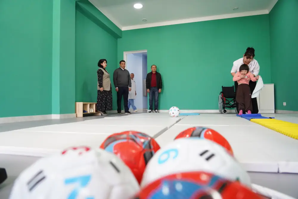 НУРАЛХАН КУШЕРОВ ОЗНАКОМИЛСЯ С РАБОТОЙ РЕАБИЛИТАЦИОННОГО ЦЕНТРА «AINALA» В САРЫАГАШЕ (2)