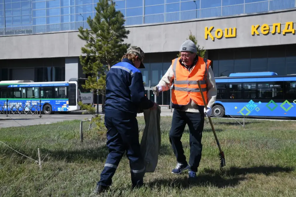 Компания «Қазақстан темір жолы» присоединилась к общенациональной экологической инициативе «Таза Қазақстан» в Астане (2)