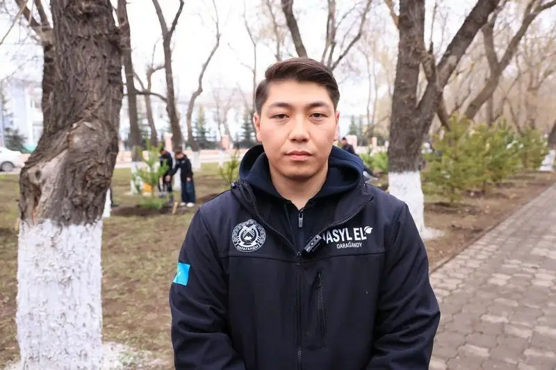 «Таза Қазақстан»: В Караганде за день посадили 400 деревьев (4)