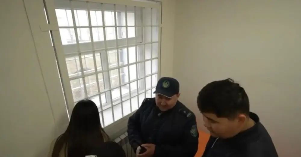 «Закон и порядок»: в Астане для студентов организовали экскурсию в следственный изолятор (3)
