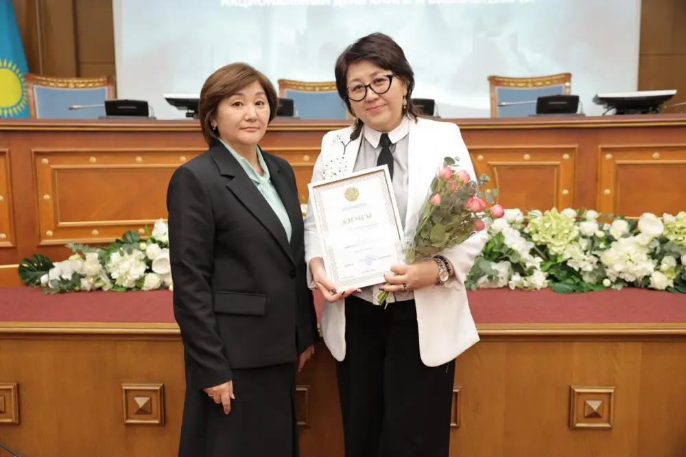 В Национальный день книги в Астане наградили лучших библиотекарей страны (5)