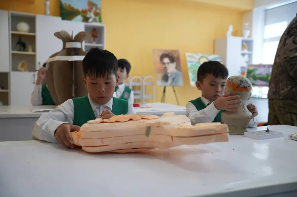 Тысяча школьников Кызылорды участвуют в патриотической акции о службе в армии Астане