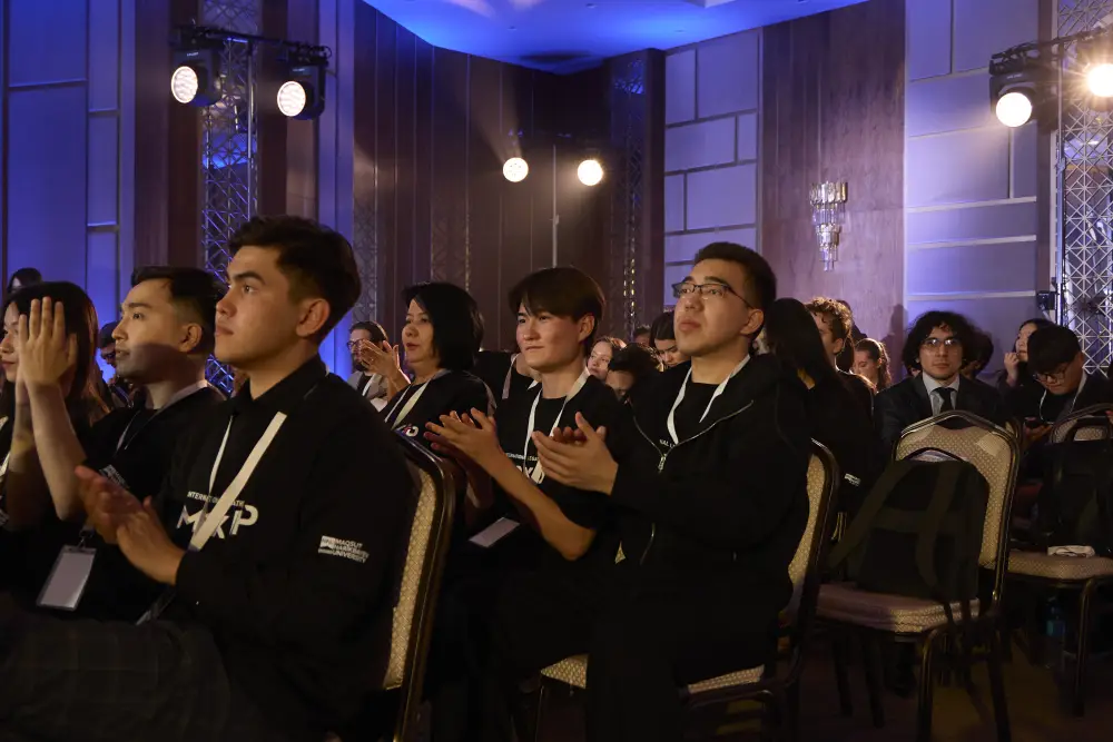 В Астане студенты из 13 стран разрабатывали лучшие юридические решения для вызовов цифровой эпохи (6)