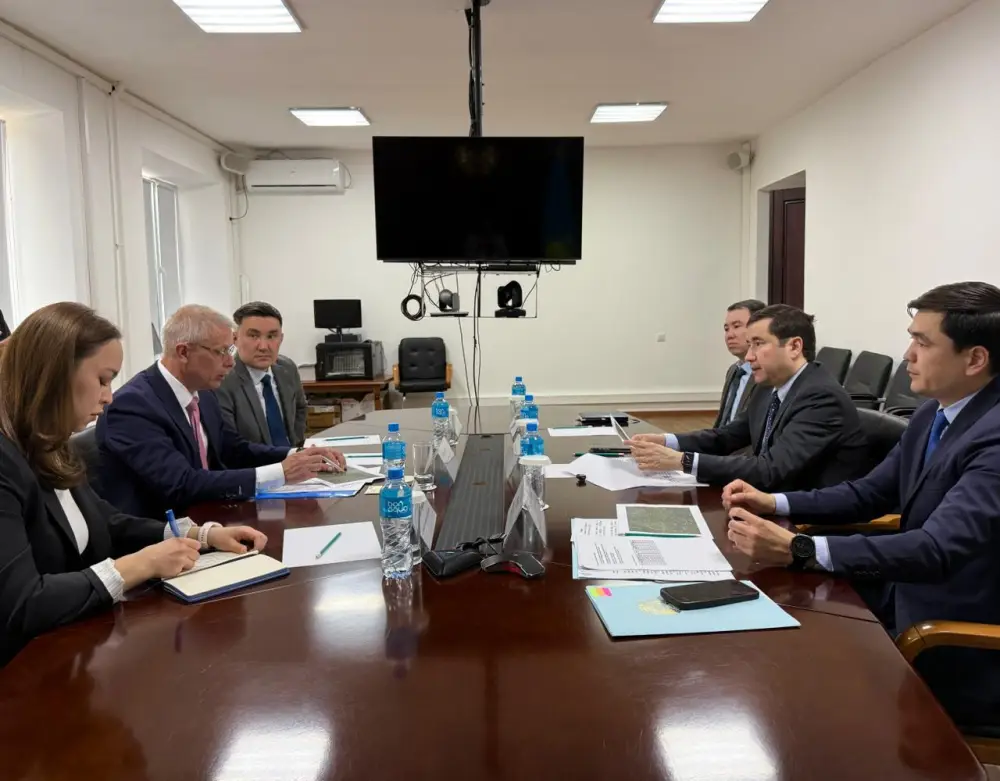 Заместитель акима Актюбинской области Абзал Абдикаримов провёл рабочую встречу с делегацией компании Shell Kazakhstan (5)