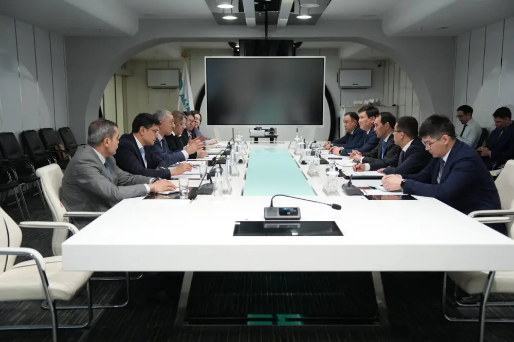 Образовательные программы по водосбережению и проект по борьбе с засолением почв обсудил министр водных ресурсов и ирригации с участниками Регионального экологического саммита (10)