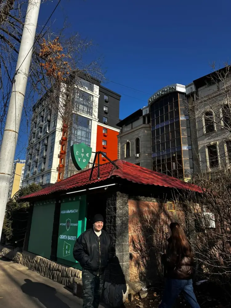 В Алматы сносят очередной незаконный объект (2)