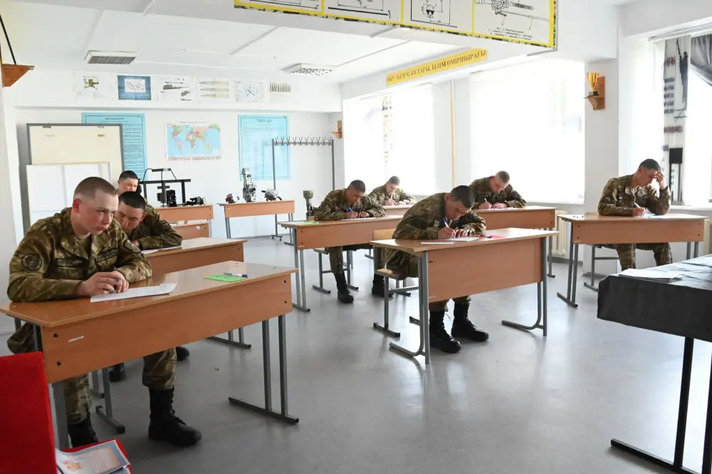 В Гвардейском гарнизоне 600 солдат получили военно-учетные специальности (7)