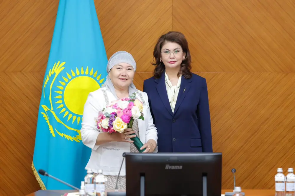 В Шымкенте вручили государственные награды педагогам музыки от имени Президента (3)