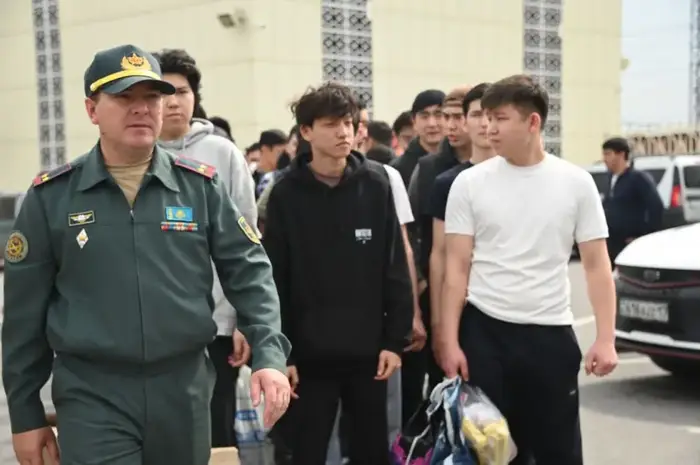 Новобранцы из трех областей начали военную подготовку в Туркестанской области Астане