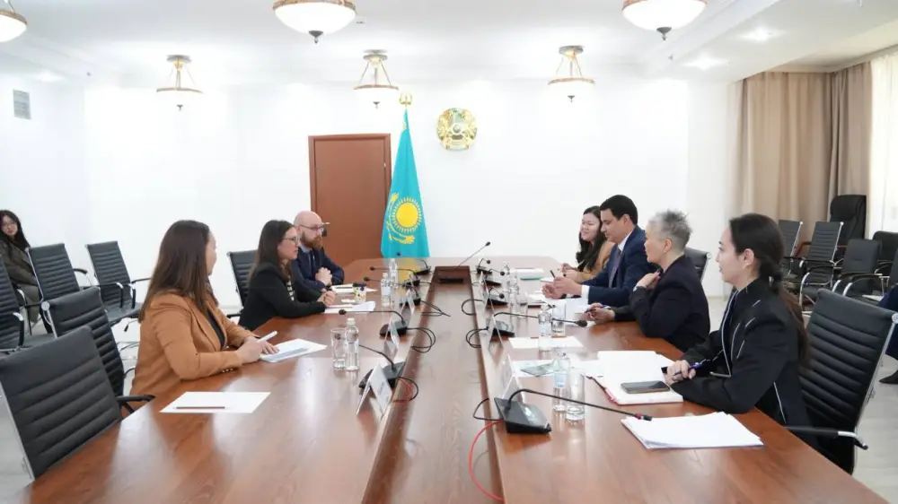 Встреча вице-министра экологии и природных ресурсов Республики Казахстан М.Т. Ошурбаева с директором по взаимодействию со странами NDC Partnership Марианной Панунсио-Фельдман (3)