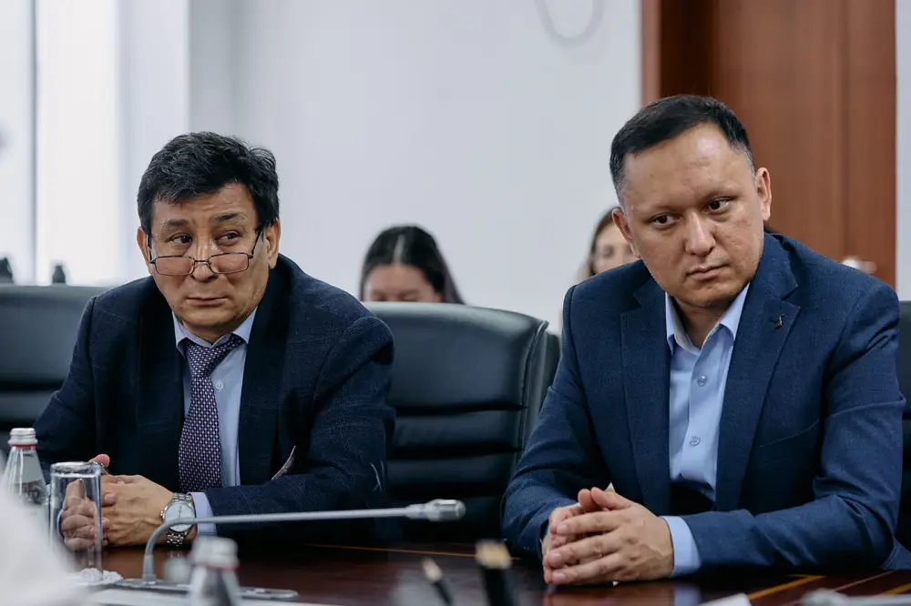 В Атырау обсудили научные подходы к сдерживанию пыльных бурь (5)