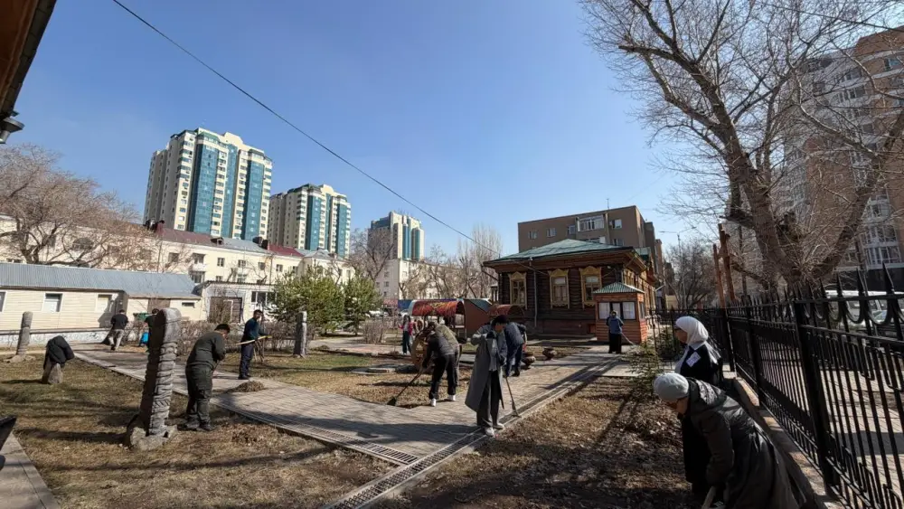 Представители культуры Астаны поддержали инициативу по формированию культуры чистоты в рамках челленджа "Начни с себя!" Астане