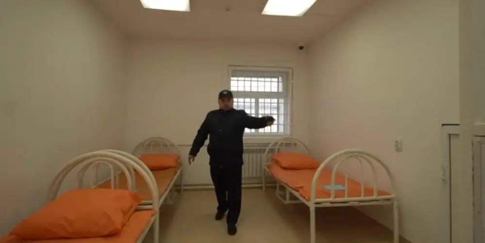 «Закон и порядок»: в Астане для студентов организовали экскурсию в следственный изолятор (5)